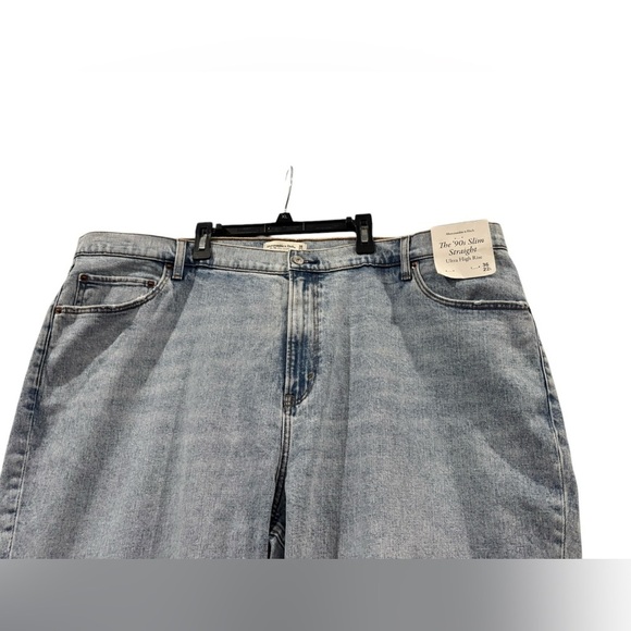 New W/ Tags Women’s Abercrombie & Fitch 90s Slim Straight Light Wash 36/22L - Picture 4 of 8